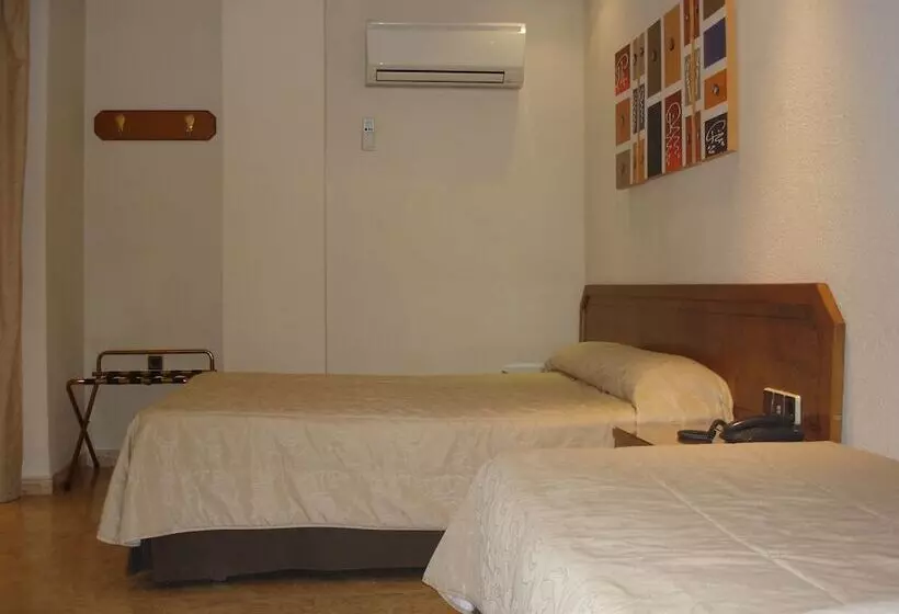 Chambre Quadruple Standard, Hostal Moreno
