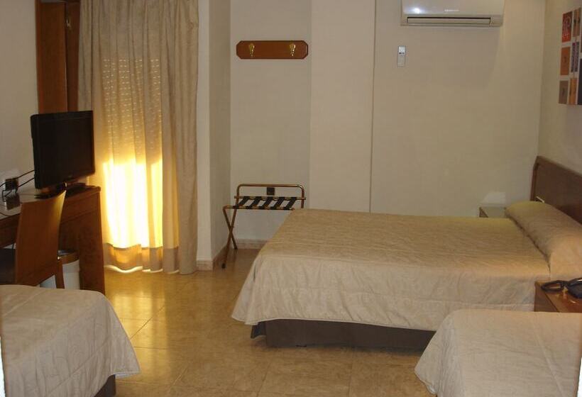 Четырехместный Номер Стандарт, Hostal Moreno