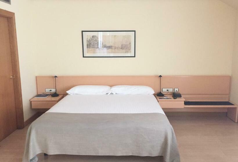 اتاق استاندارد با چشمانداز دریاچه, Parquesur