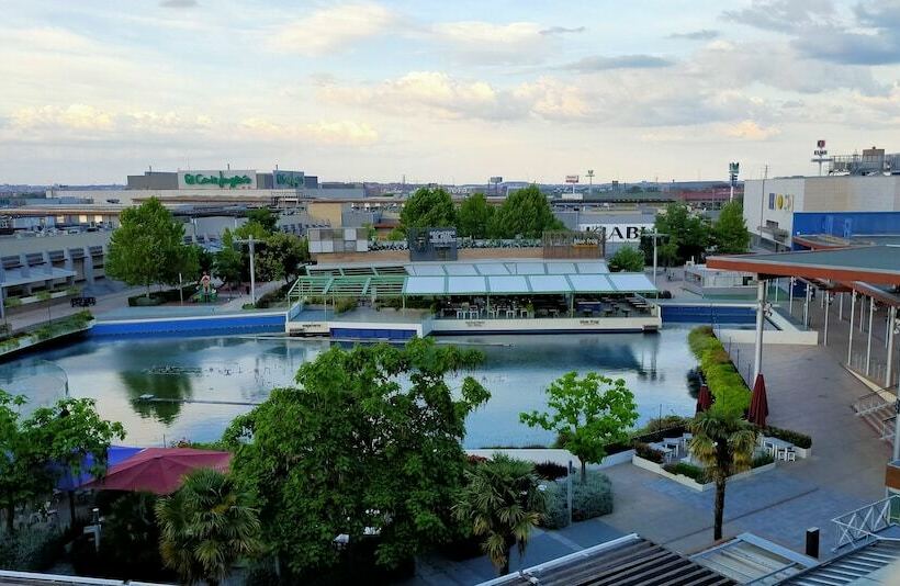 اتاق استاندارد با چشمانداز دریاچه, Parquesur