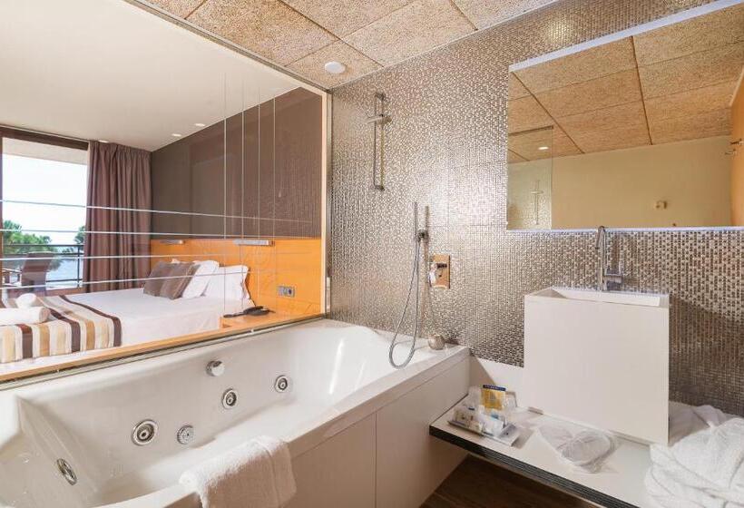 اتاق سوپریور با چشم‌انداز دریا, Sant Pol