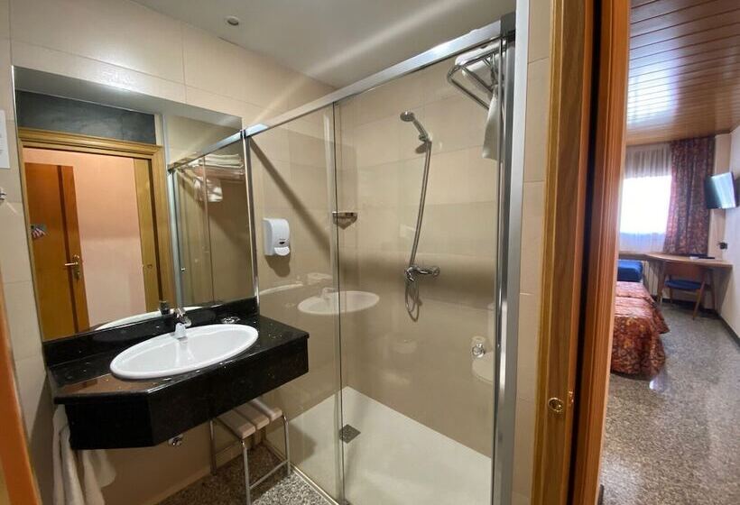 스탠다드 트리플 룸, Sant Antoni