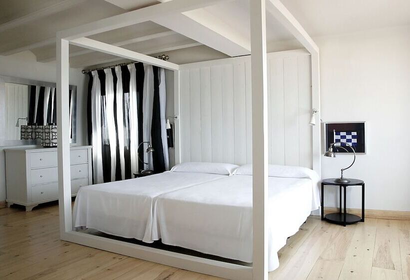 اتاق استاندارد با چشم‌انداز استخر, Trias