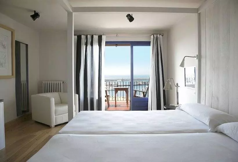 Chambre Supérieure Vue Mer, Trias