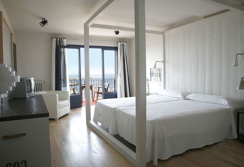 اتاق سوپریور با چشم‌انداز دریا, Trias