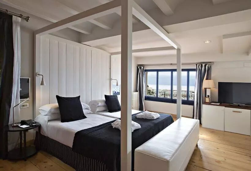 Junior Suite, Trias