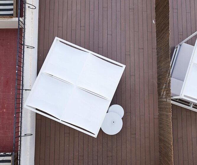 اتاق سوپریور با چشم‌انداز باغ, Trias