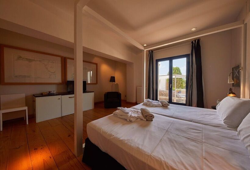 اتاق سوپریور با چشم‌انداز باغ, Trias