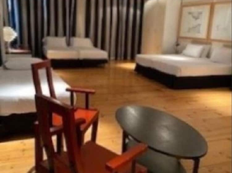 اتاق استاندارد چهار تخته, Trias