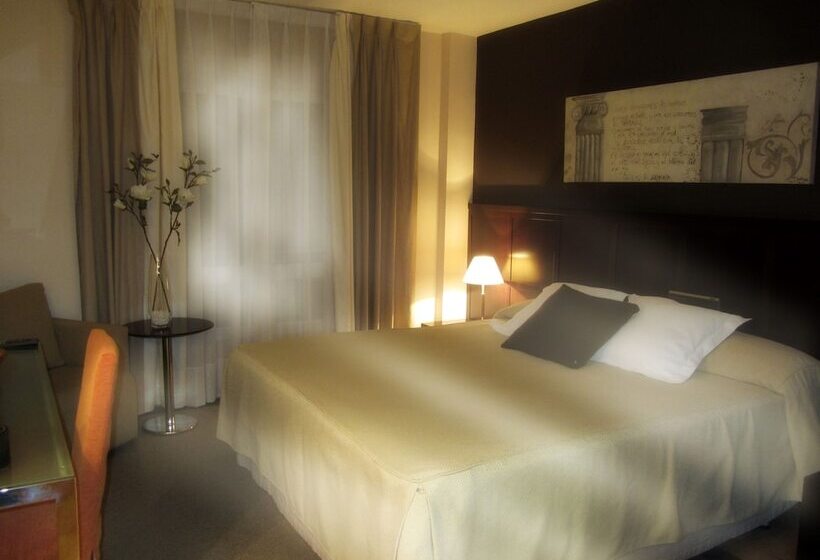 غرفة قياسية, Villa De Utrillas