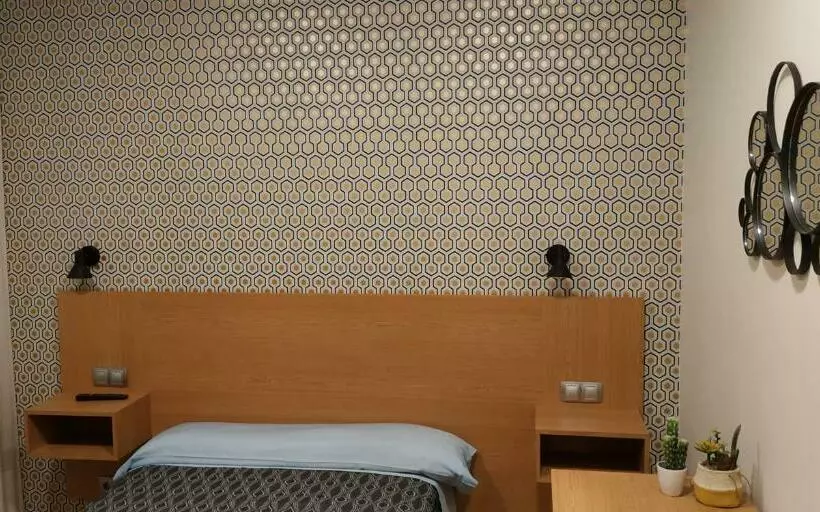 اتاق استاندارد یک نفره, Roquefer Bilbao Central Rooms