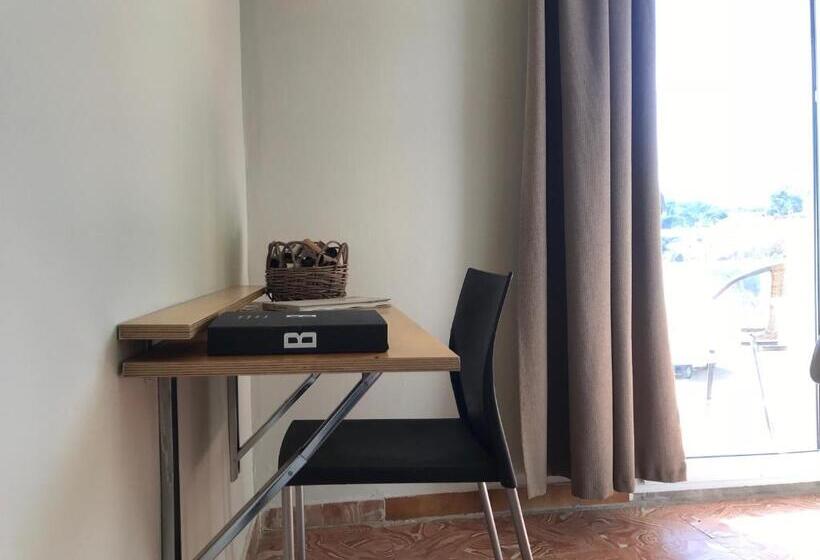 اتاق استاندارد با چشمانداز دریا, Hostal La Fosca