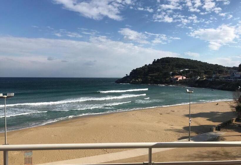 اتاق استاندارد با چشمانداز دریا, Hostal La Fosca