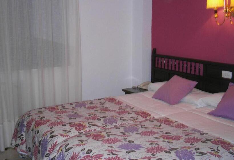 اتاق استاندارد سه نفره, Hostal Residencia Avenida