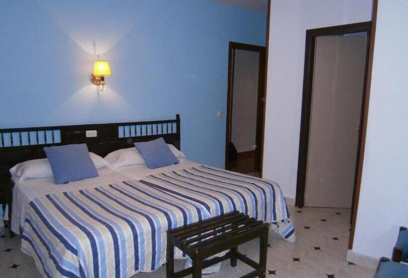 اتاق استاندارد سه نفره, Hostal Residencia Avenida