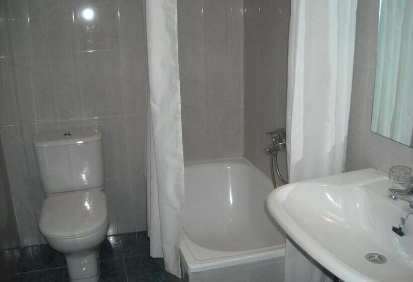 اتاق استاندارد چهار تخته, Hostal Residencia Avenida