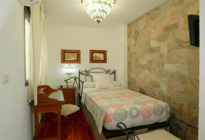 اتاق استاندارد یک نفره, Casa De Reyes