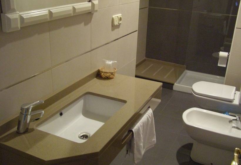 スタンダードトリプルルーム, Corona De Galicia