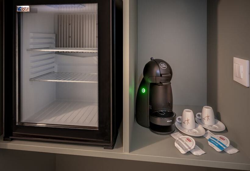 带城市景观的标准间, Ght Miratge   Only Adults 18 And Up