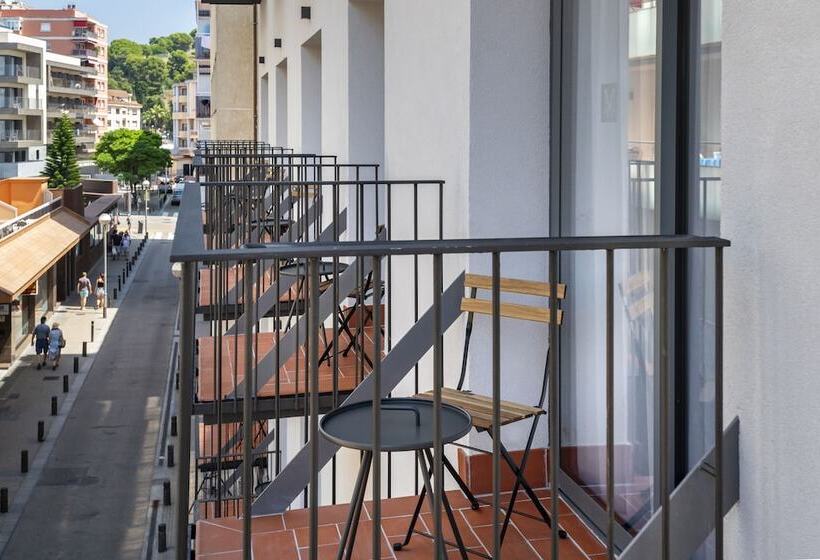 标准三人间, Ght Miratge   Only Adults 18 And Up