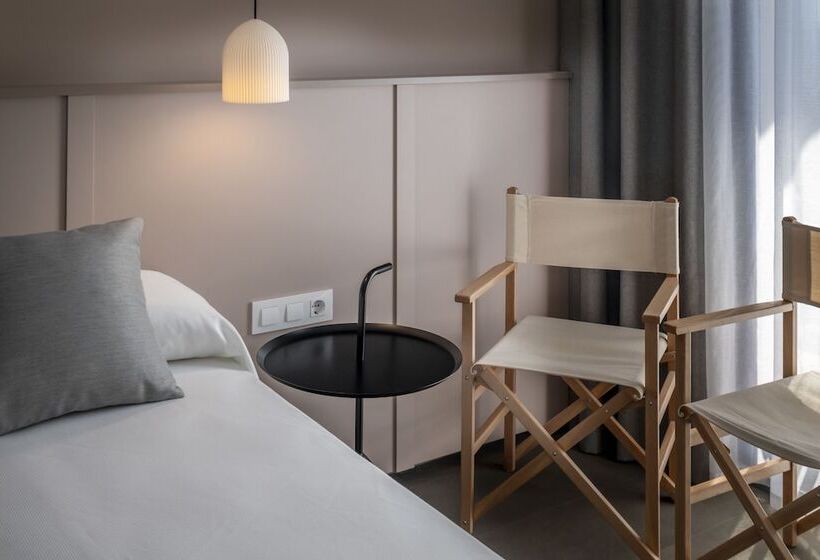 标准三人间, Ght Miratge   Only Adults 18 And Up