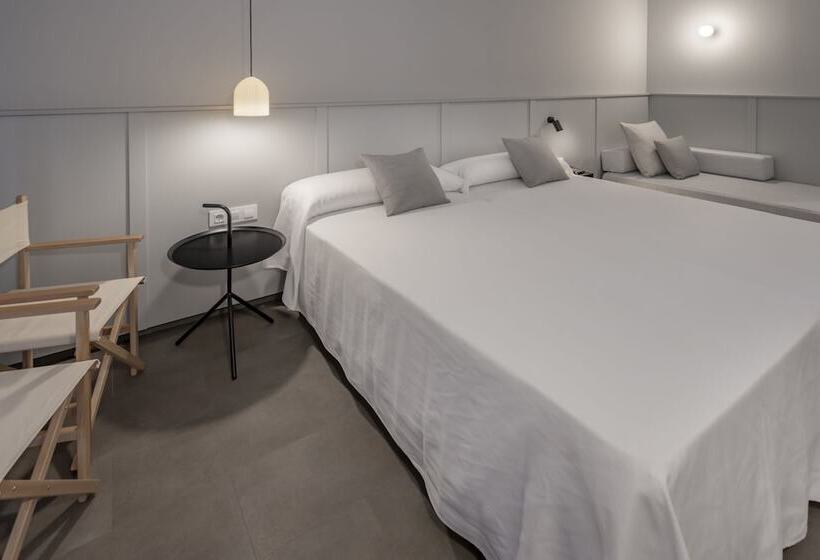 标准三人间, Ght Miratge   Only Adults 18 And Up