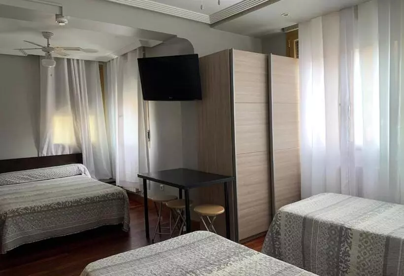 4 Bett Standardzimmer, Pensión Bowling