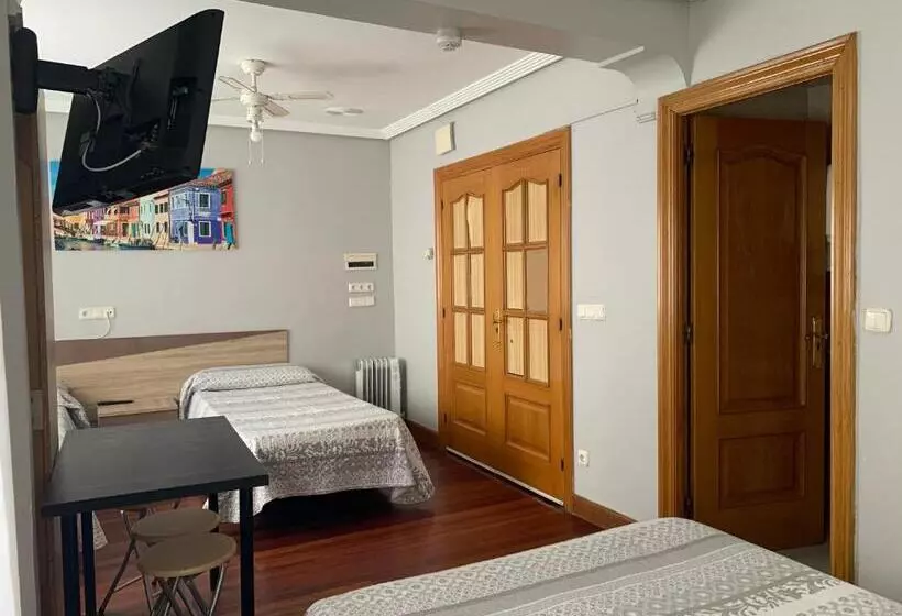4 Bett Standardzimmer, Pensión Bowling