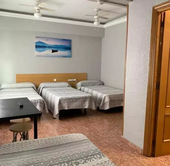 4 Bett Standardzimmer, Pensión Bowling