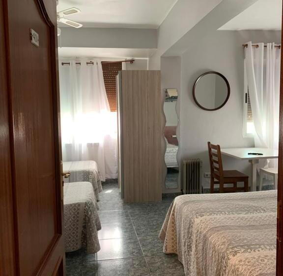 家庭间, Pensión Bowling