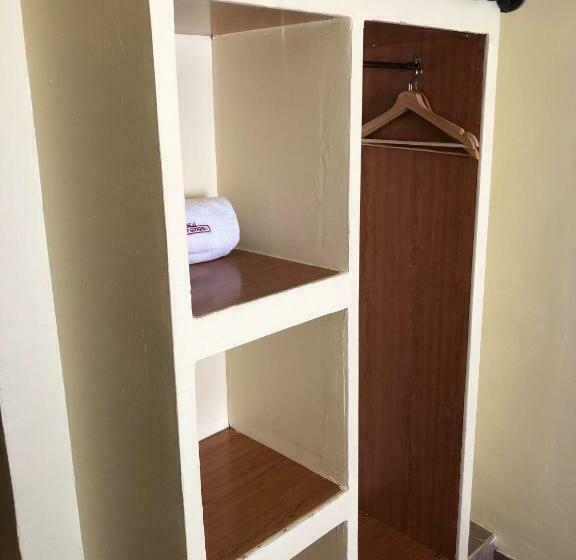 اتاق اکونومی, Hospederia Luis De Gongora