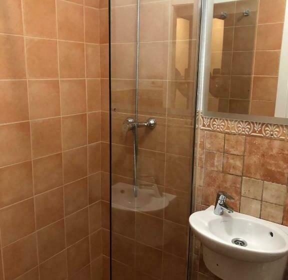 اتاق اکونومی, Hospederia Luis De Gongora