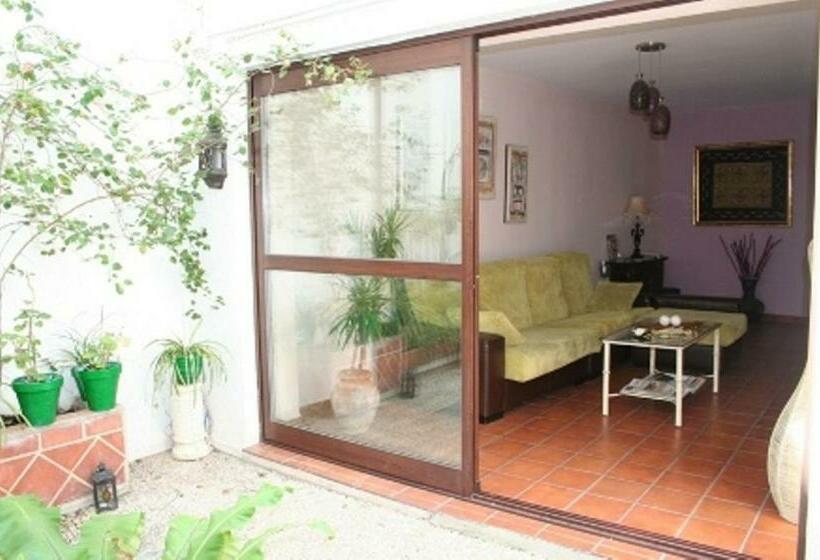 اتاق اکونومی, Hospederia Luis De Gongora