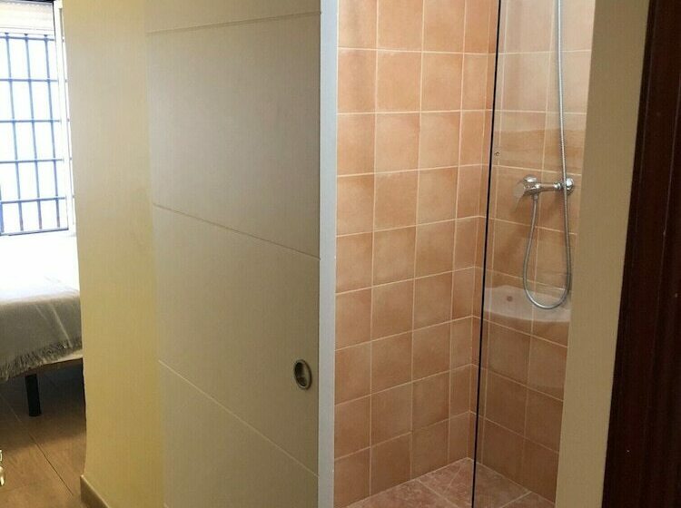 اتاق اکونومی, Hospederia Luis De Gongora