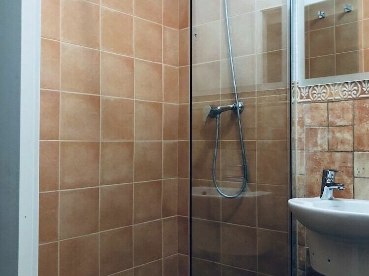 اتاق اکونومی, Hospederia Luis De Gongora