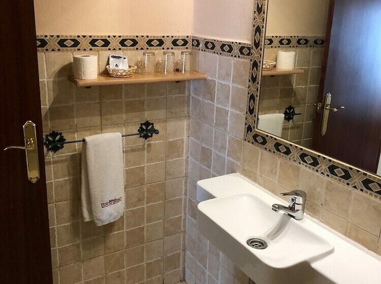 اتاق اکونومی, Hospederia Luis De Gongora