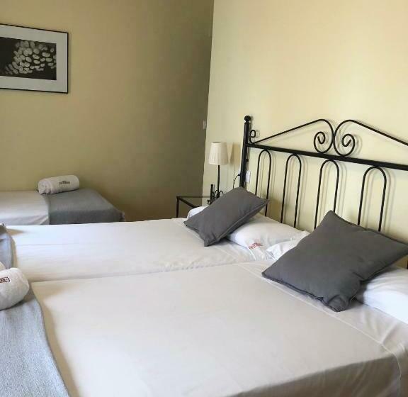 اتاق استاندارد سه نفره, Hospederia Luis De Gongora