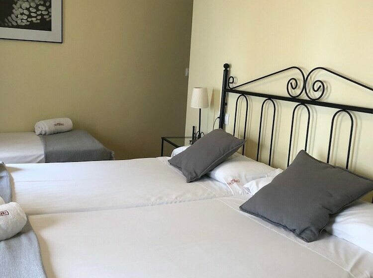 اتاق استاندارد سه نفره, Hospederia Luis De Gongora