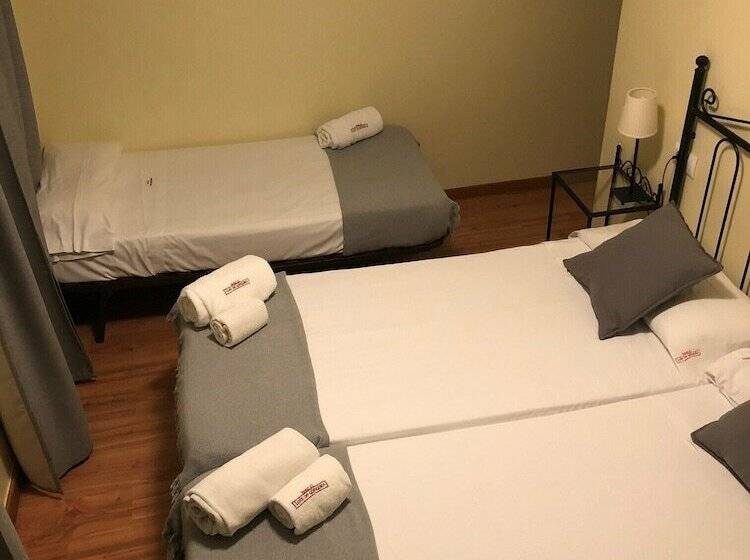 اتاق استاندارد سه نفره, Hospederia Luis De Gongora