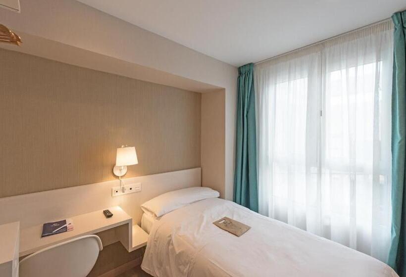 اتاق استاندارد یک نفره, La Lonja