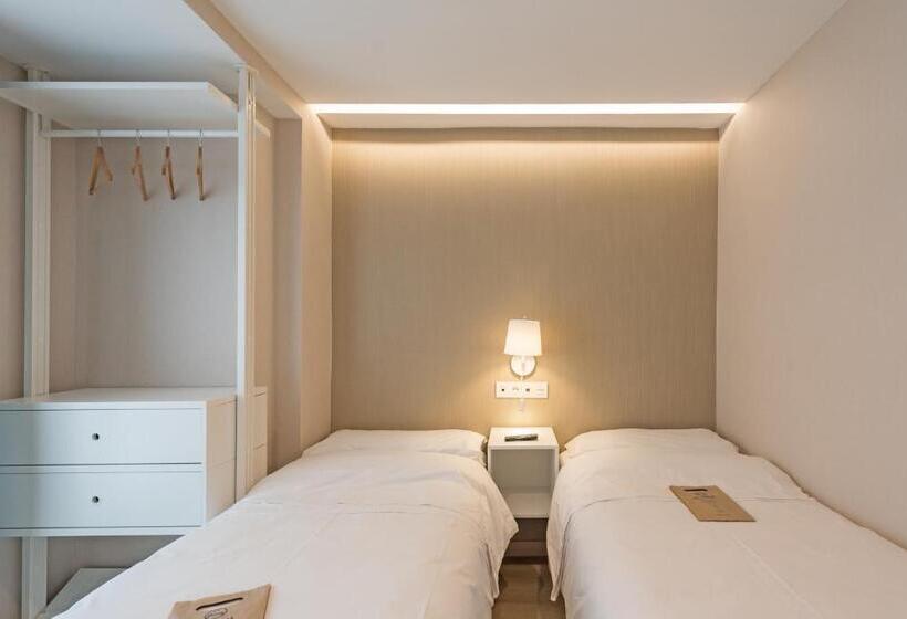 اتاق استاندارد, La Lonja