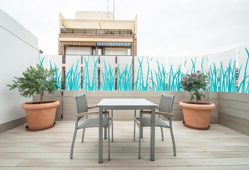 اتاق لوکس با بالکن, La Lonja