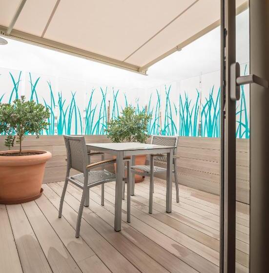 اتاق لوکس با بالکن, La Lonja