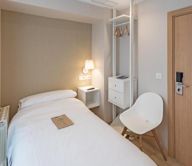 اتاق استاندارد یک نفره, La Lonja