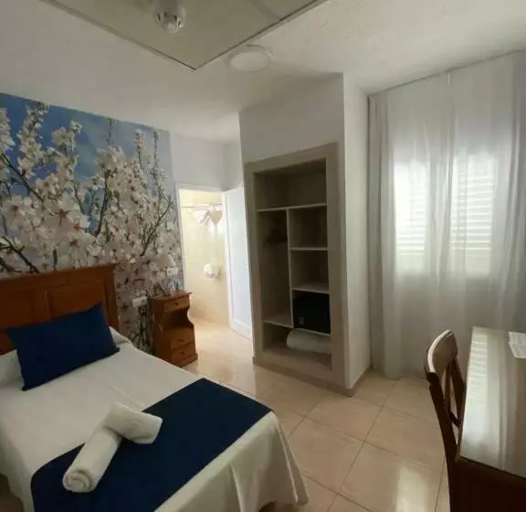 اتاق استاندارد یک نفره, Hostal Mar Y Huerta