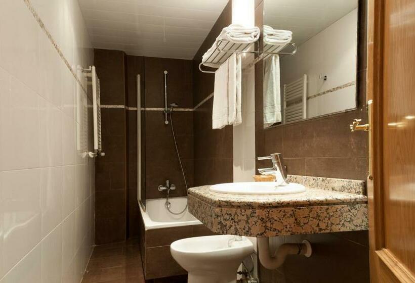 اتاق استاندارد سه نفره, Canton