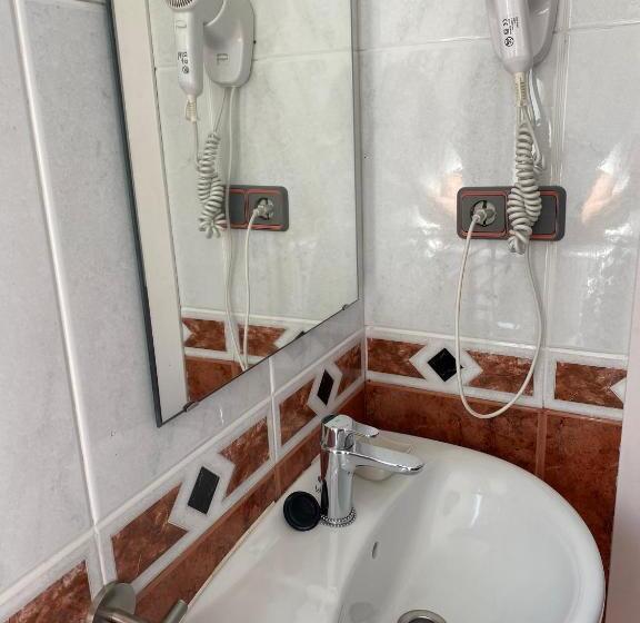 اتاق استاندارد یک نفره, Canton