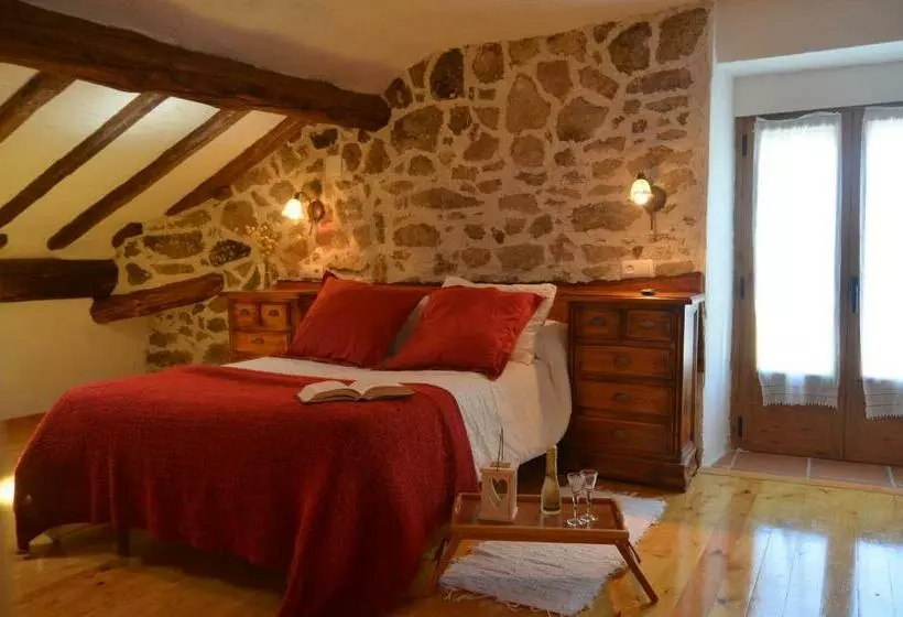 Superior Kolmen Hengen Huone, Hostal Refugio De Gredos