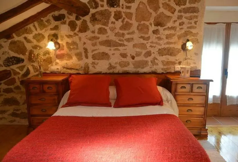 Superior Kolmen Hengen Huone, Hostal Refugio De Gredos