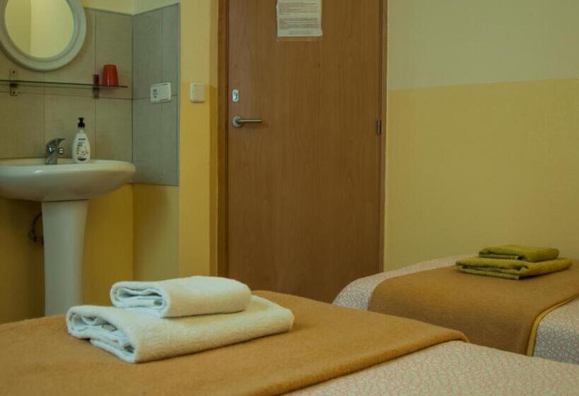 Номер Стандарт Совместная Ванная, Hostal Atlanta